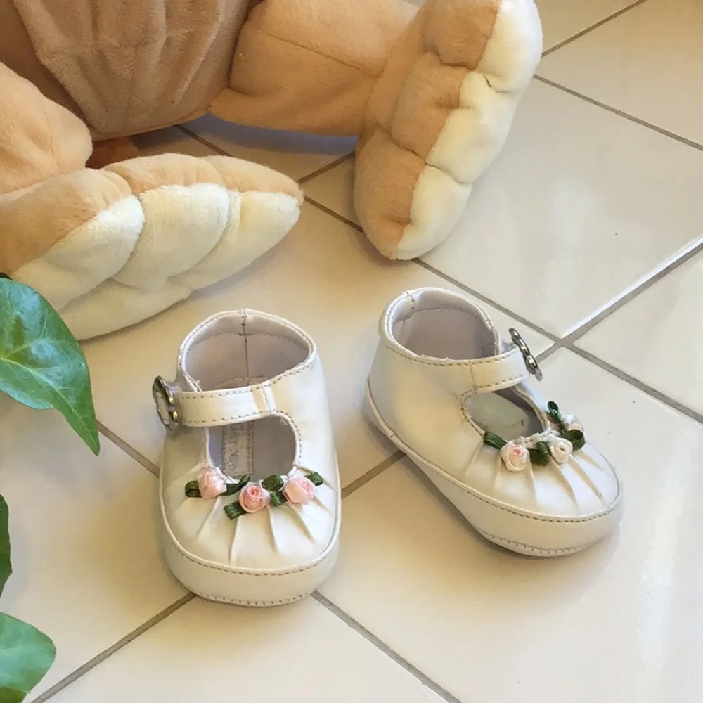 ‘Gerber’ Adorable Girl Baby Shoes - Picture 3 of 7